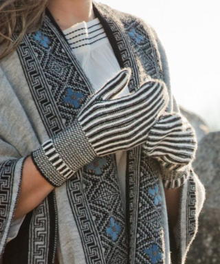 NEW RAYA ALPACA MITTEN